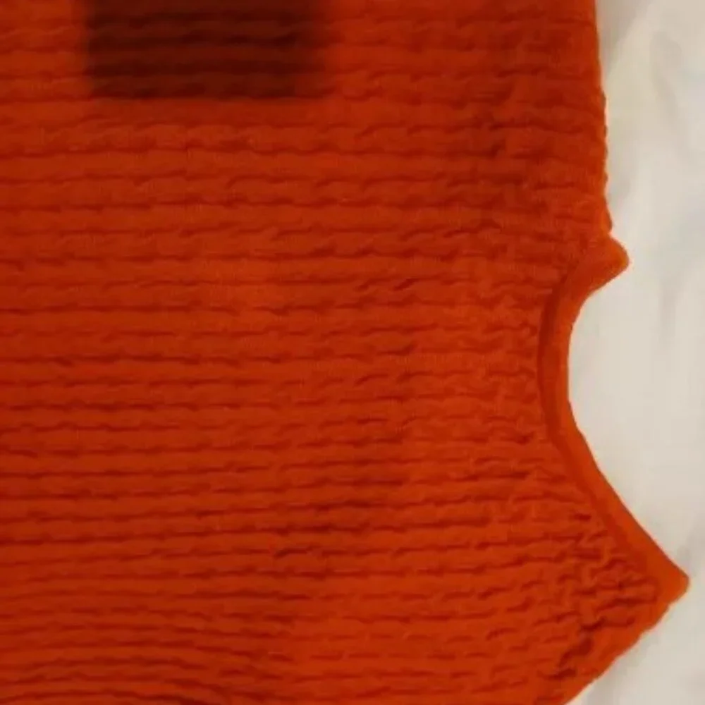 Woman's Sleveless Shirt - Picture 5 of 7